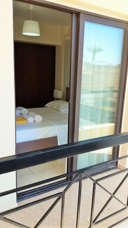 라르나카 101 Mandritis Court 아파트 외부 사진